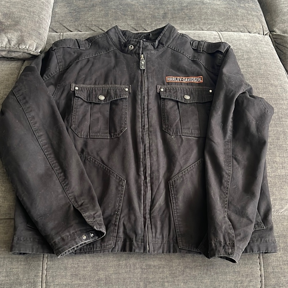 XL 100% Cotton and Polyester with removable liner shell.